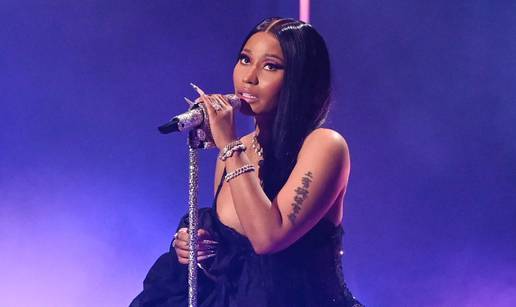 Nicki Minaj otkazala koncert nakon što su je priveli u zračnoj luci zbog posjedovanja droge