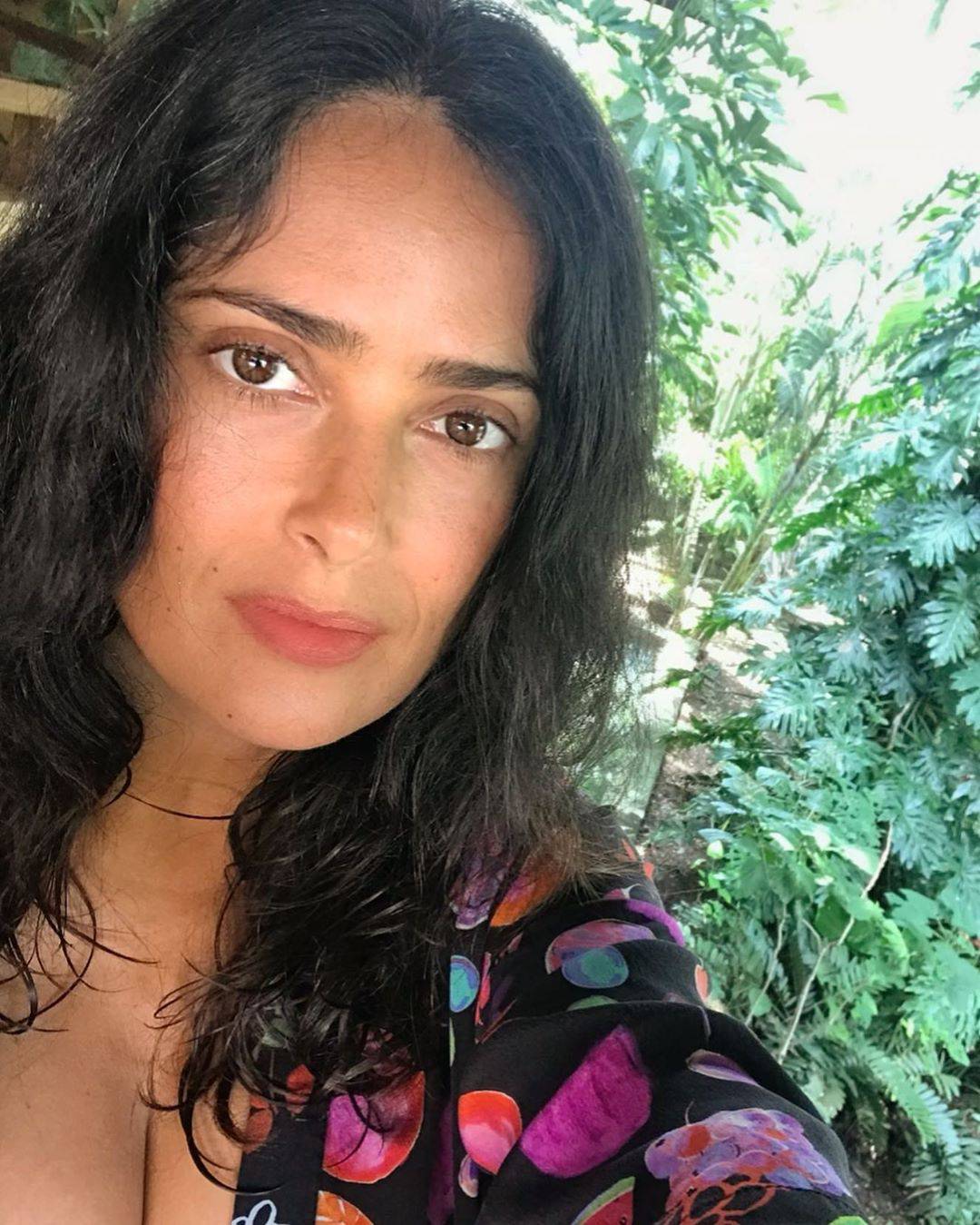 I na pragu šezdesete oduzima dah: Salma Hayek otkrila koju biljku koristi za mladolik izgled