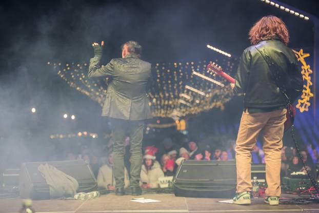 Željko Bebek i Baby Lasagna uvelu su Split u Novu 2026. godinu uz vatromet i dronove