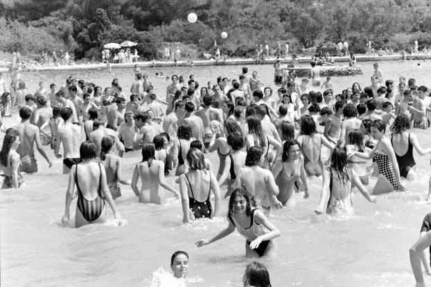 Zadar: Tradicionalna Picnic biciklijada Sabuša okupila velik broj biciklista, 20.6.1994.