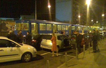 Zagreb: Kaos nakon sudara automobila i tramvaja
