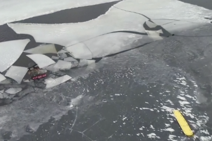 Vlasti Michigana koriste zračni čamac i dronove za spašavanje osobe koja je pala u led