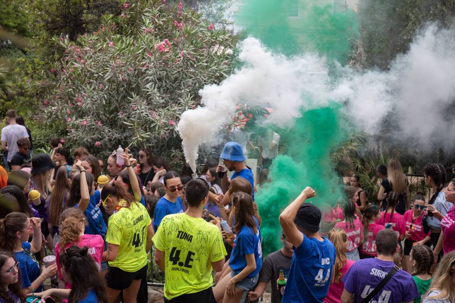 Dubrovnik: Dubrovački srednjoškolci kao i njihovi vršnjaci diljem Lijepe naše slave kraj škole