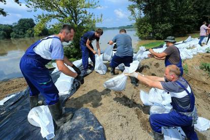 Obilne kiše: Sava opet raste u Posavini, mještani zabrinuti