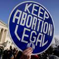 Guverner Oklahome potpisao zakon kojim se zabranjuje pobačaj nakon šestog tjedna