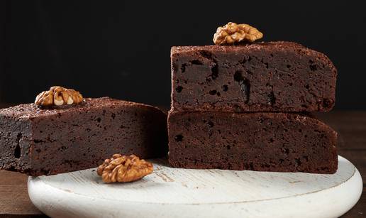 Napravite čokoladnu brownie tortu: Brza je, lagana i sočna!