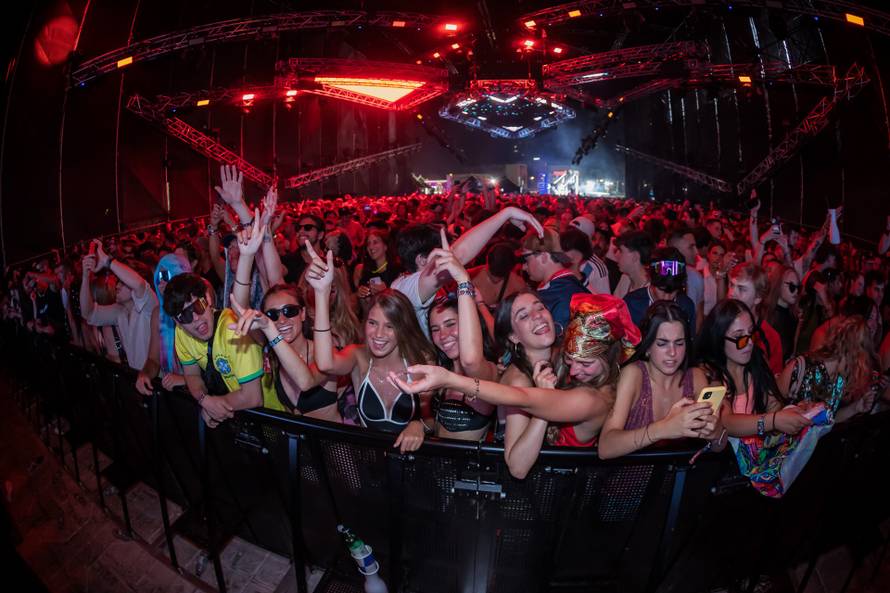 Split -  DJ-a Carl Cox