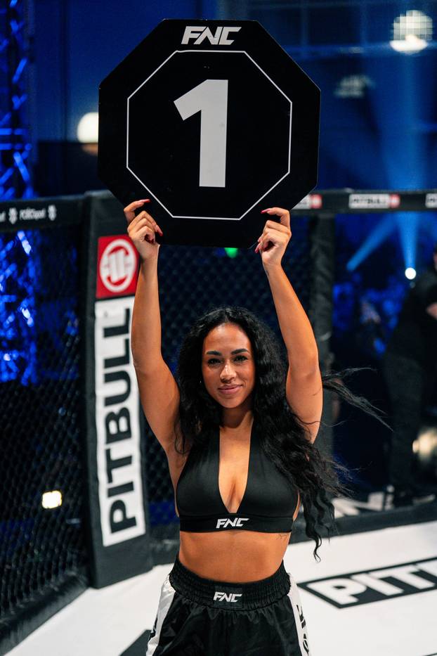 FOTO Krv, znoj, suze i ljepotice. Pogledajte najbolje trenutke s borilačkog spektakla u Sl. Brodu