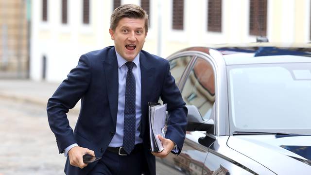 Zagreb: Ministri dolaze u Banske dvore ne sjednicu u??eg kabineta Vlade RH