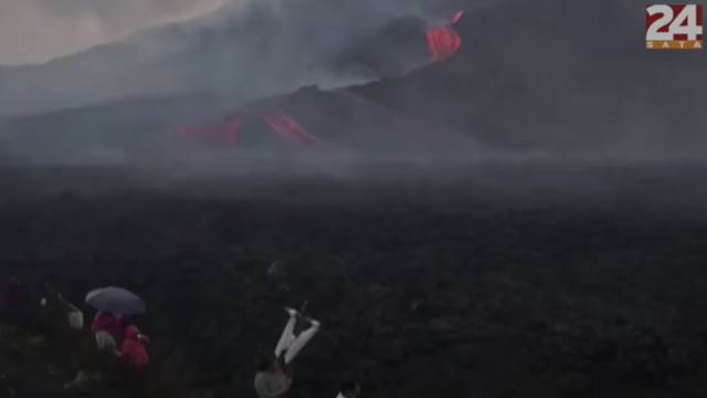 Stanovnici izvode vjerske rituale ispred vulkana Pacaya
