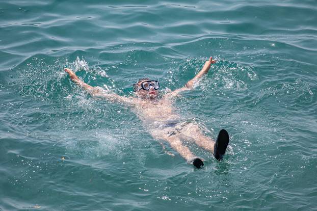 Dubrovnik: Spas od velikih vrućina monogi potražili u moru ili na gradskim fontanama
