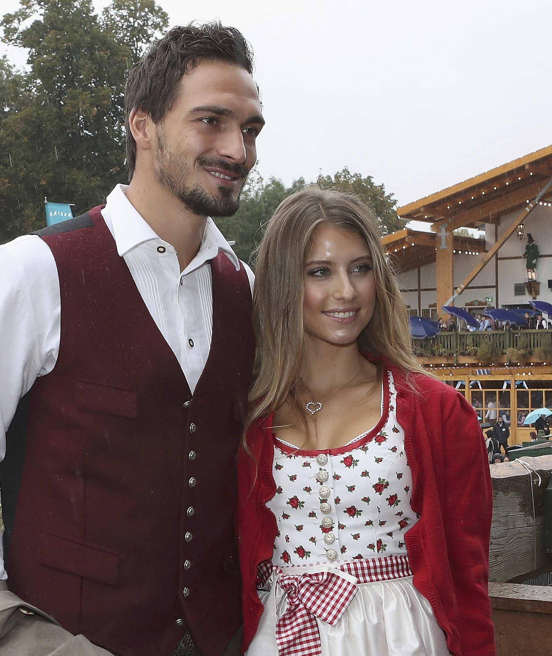 Hummels of FC Bayern Munich and his wife Cathy Fischer pose during their visit at the Oktoberfest in Munich