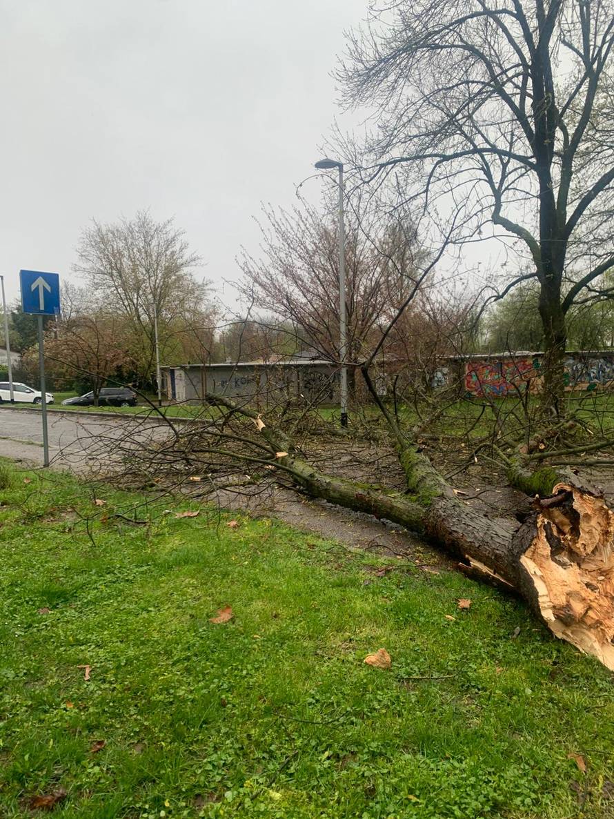 OZLIJEĐENI VATROGASCI  Učenici ostaju u domu na Sljemenu