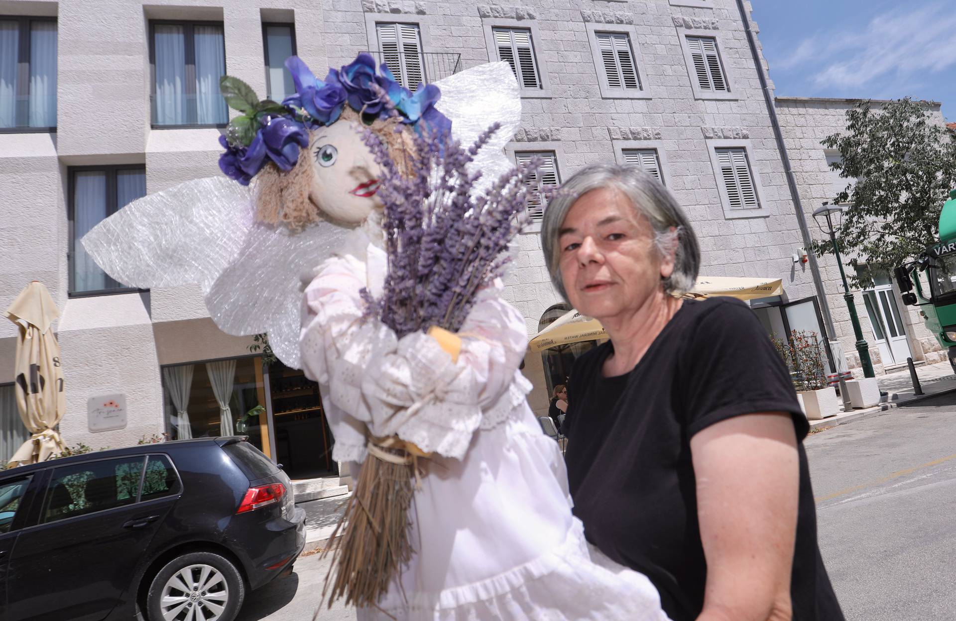 Vesna je okitila Imotski s više od 600 anđela: Sve je ručni rad