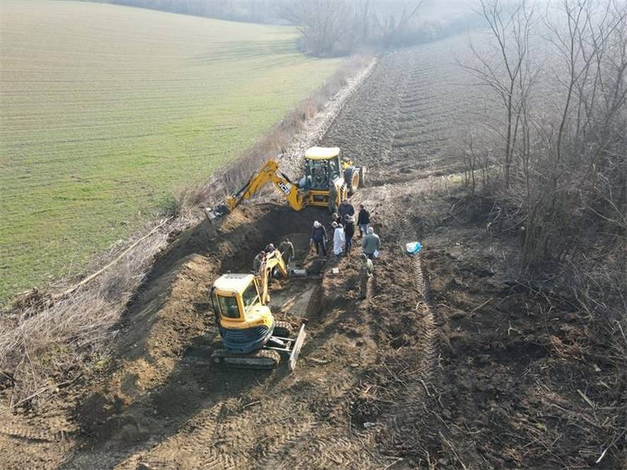 Kod Vukovara uz cestu pronašli posmrtne ostatke. Vjerojatno potječu iz Domovinskog rata