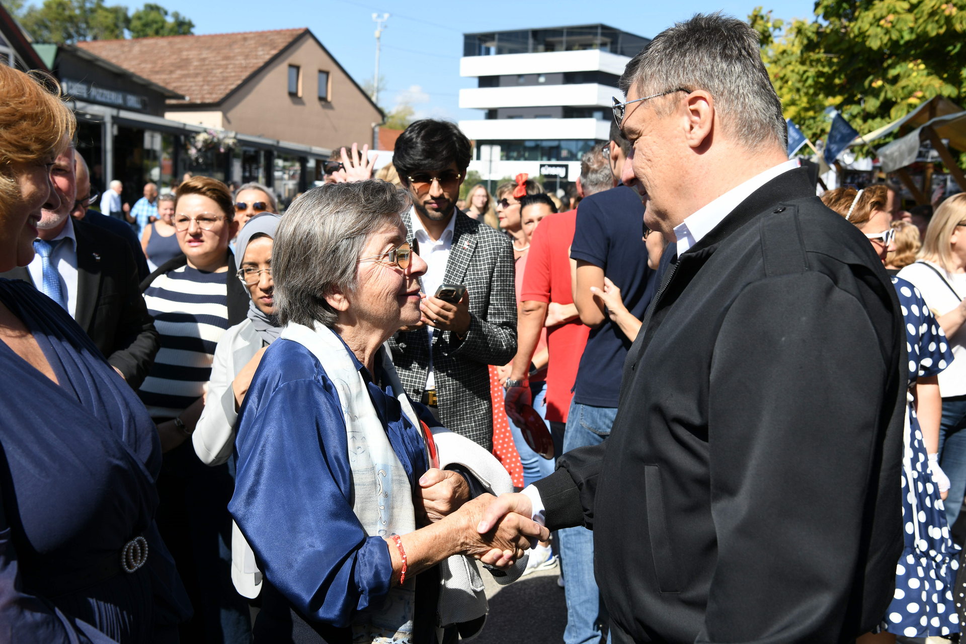 Milanović u Dugom Selu kušao tradicionalna jela iz tog kraja