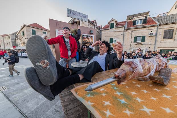 Tito i Ante Pavelić spaljeni kao Krnje u Kaštel Starom