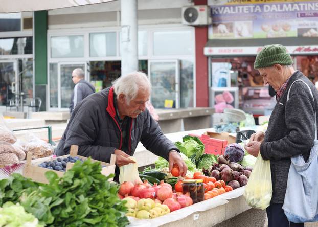 Šibenik: Ponuda na šibenskoj tržnici
