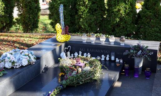 FOTO Evo kako su uređeni grobovi poznatih: Tuđman, Bandić, Ena Begović, Aki...