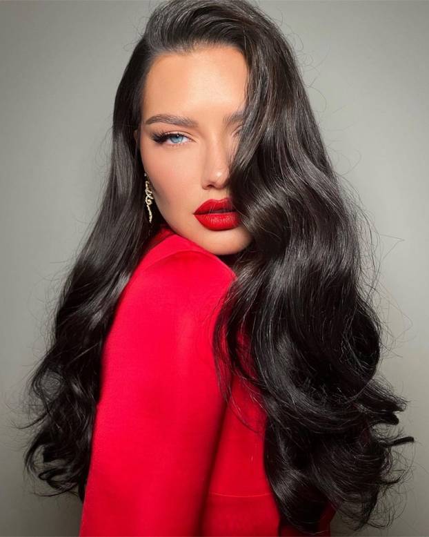 Adriana Lima vraća se na pistu! Nakon trudnoće se posvetila treniranju i značajno smršavila