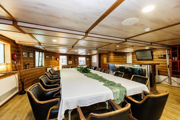 FOTO Zavirite u prvi brod-hotel u Hrvatskoj: Noćenje na ovom brodu u Rijeci ima posebnu čar