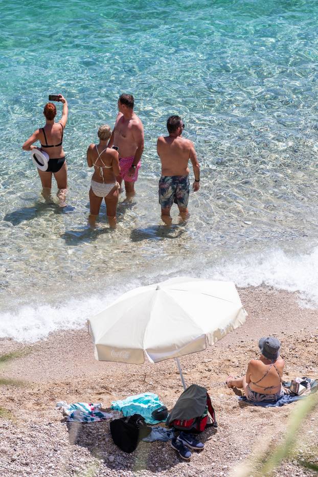 Dubrovnik: Gradske plaže već su pune kupača