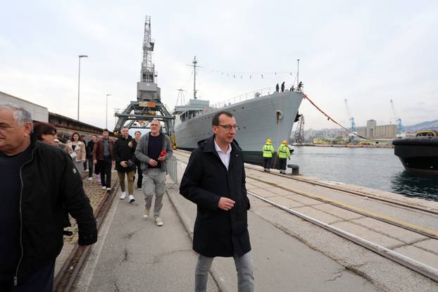 Rijeka: Brod Galeb dotegljen je u riječku luku