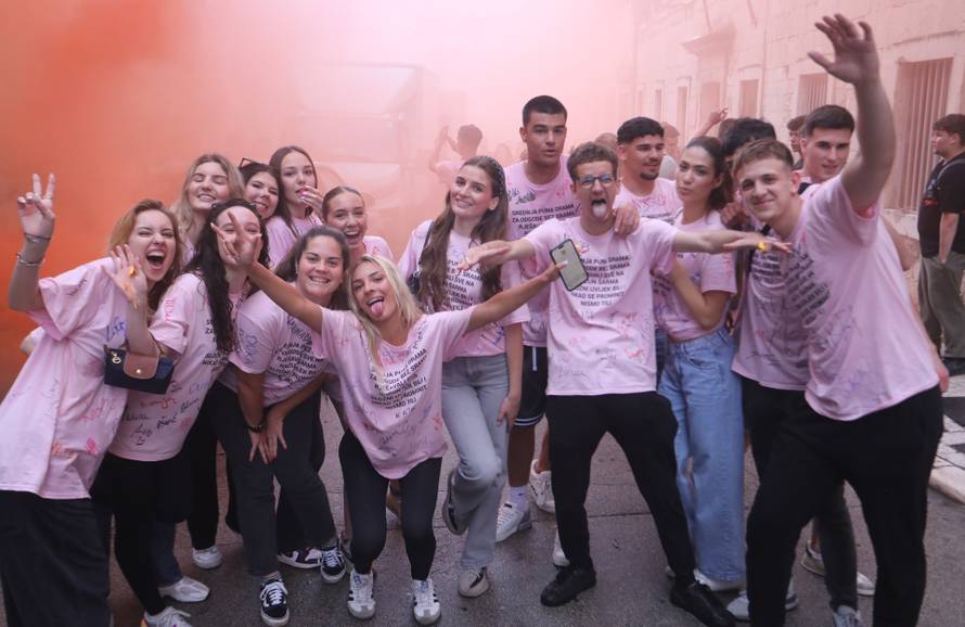 Split: Učenici slave kraj srednjoškolskog obrazovanja