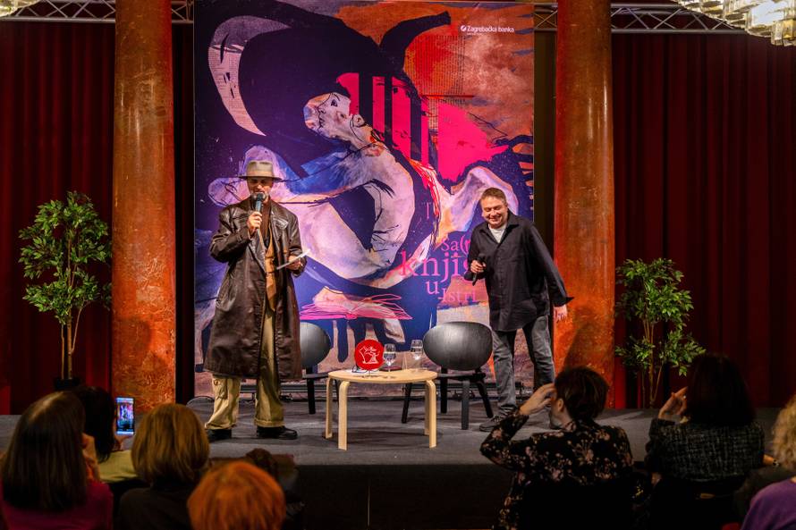 Pula: Predstavljanje romana "Sunčanik" Damira Karakaša 