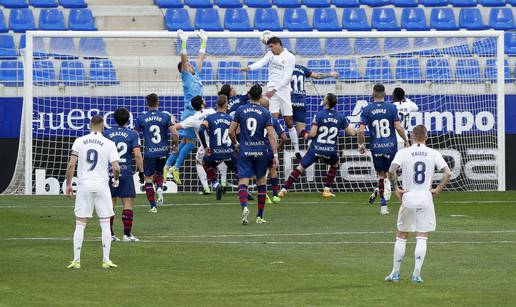 Zidane, daj ga u špicu: Varane s dva komada spasio očajni Real