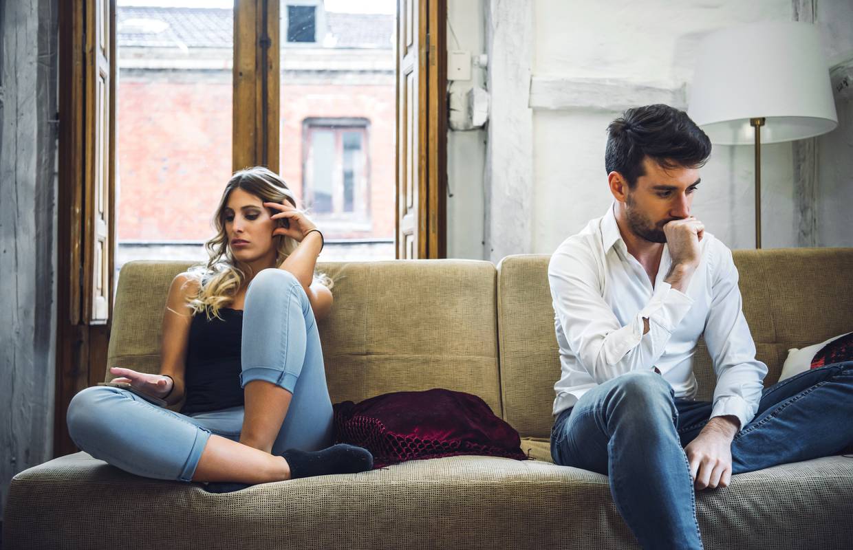 Četiri okrutna načina na koje možete povrijediti partnera bez da kažete ijednu 'krivu' riječ
