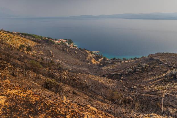 Opožareni Omiš i okolica 