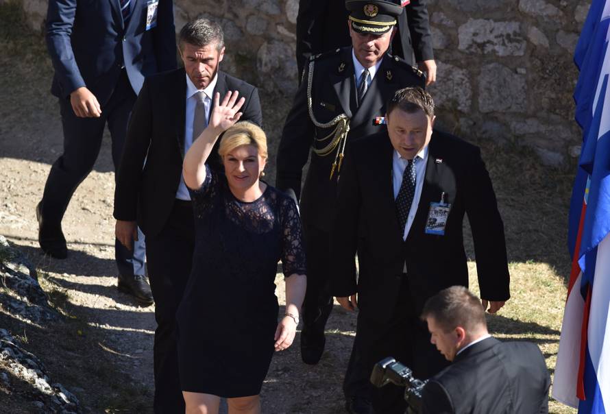 Proslava u Kninu:  Blokirali ulicu i pjevali ustaške pjesme