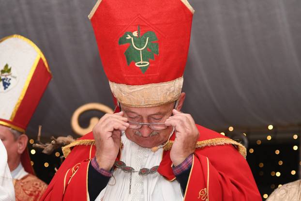 Križevci: Krštenje vina okupilo je 50-ak biskupa Svetih Martina iz cijele Hrvatske