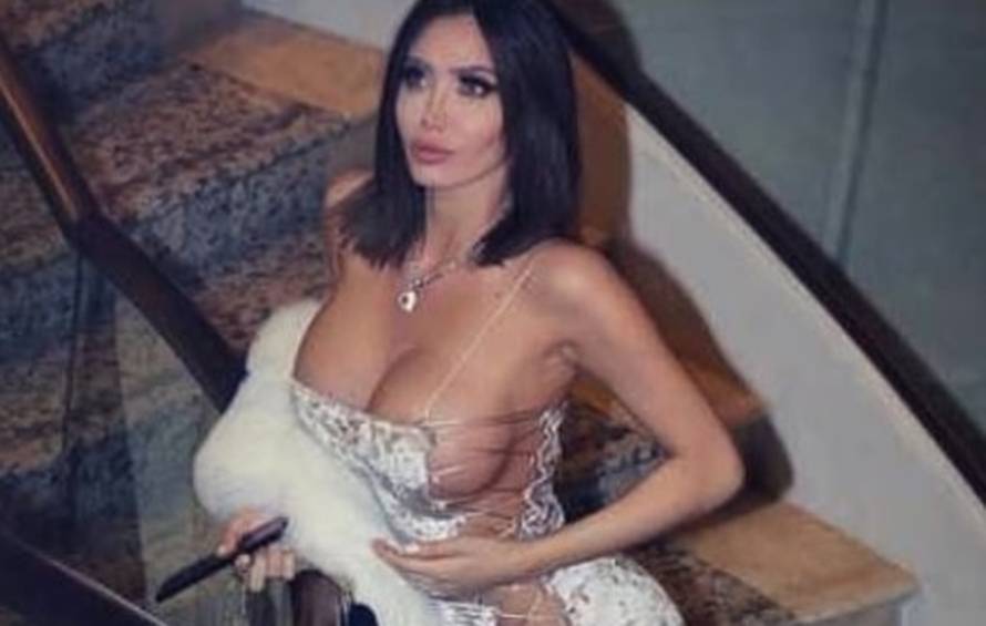 Soraja bira dizajnerske krpice: 'U trendu je biti bez grudnjaka'