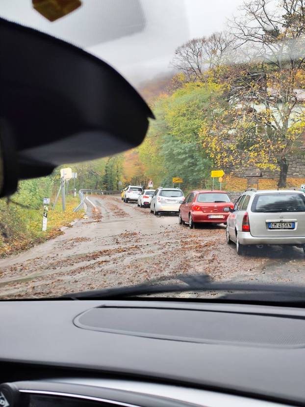 FOTO Jako nevrijeme poharalo Senj: 'Vjetar je sve nosio'