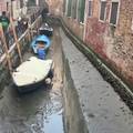 Nasukane gondole u presušenoj Veneciji: 'Imamo deficit vode, treba nam pedeset dana kiše'