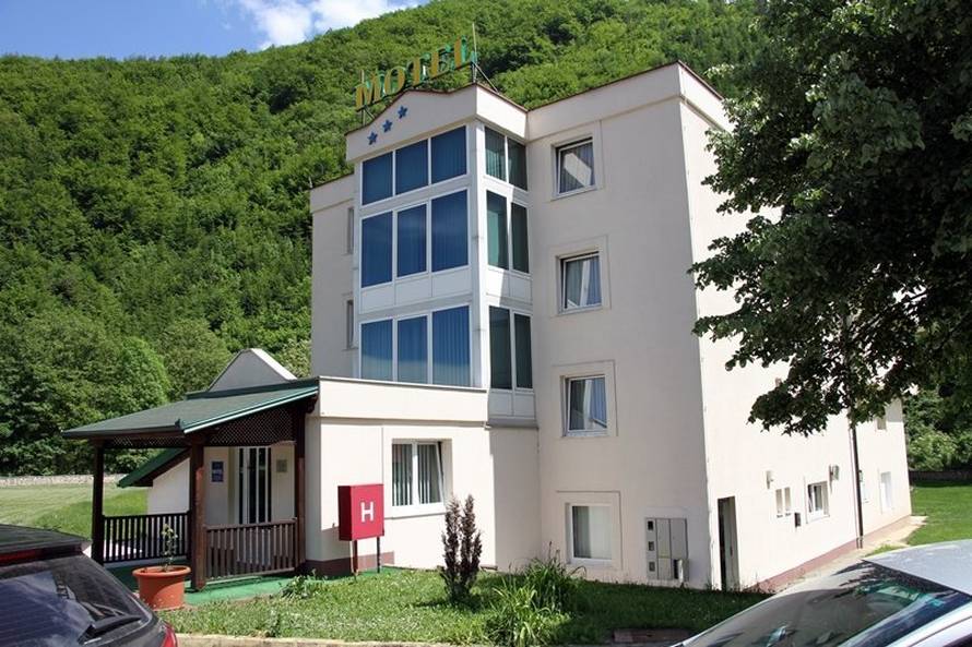 Ovako je Halid Bešlić pričao dok je smještao unesrećene u hotel: Pokažimo svi da smo još dobri