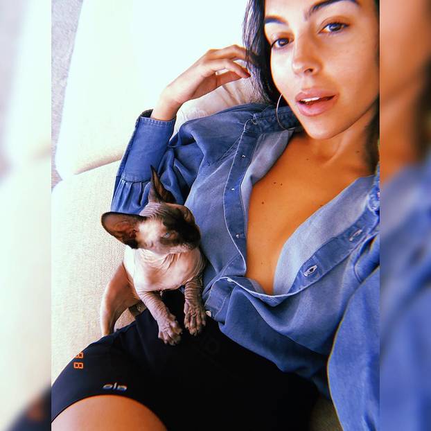 Od prodavačice do zaručnice u vrućim tangicama: Evo kako se Georgina mijenjala kroz godine