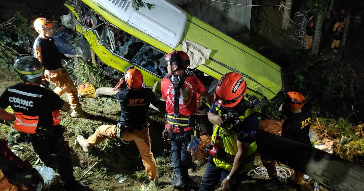 Bus Accident in the Philippines: 16 Dead, Eight in Critical Condition after Falling into Ravine