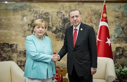 Novi susret moćnika: Erdogan i Merkel razgovarali o sukobima