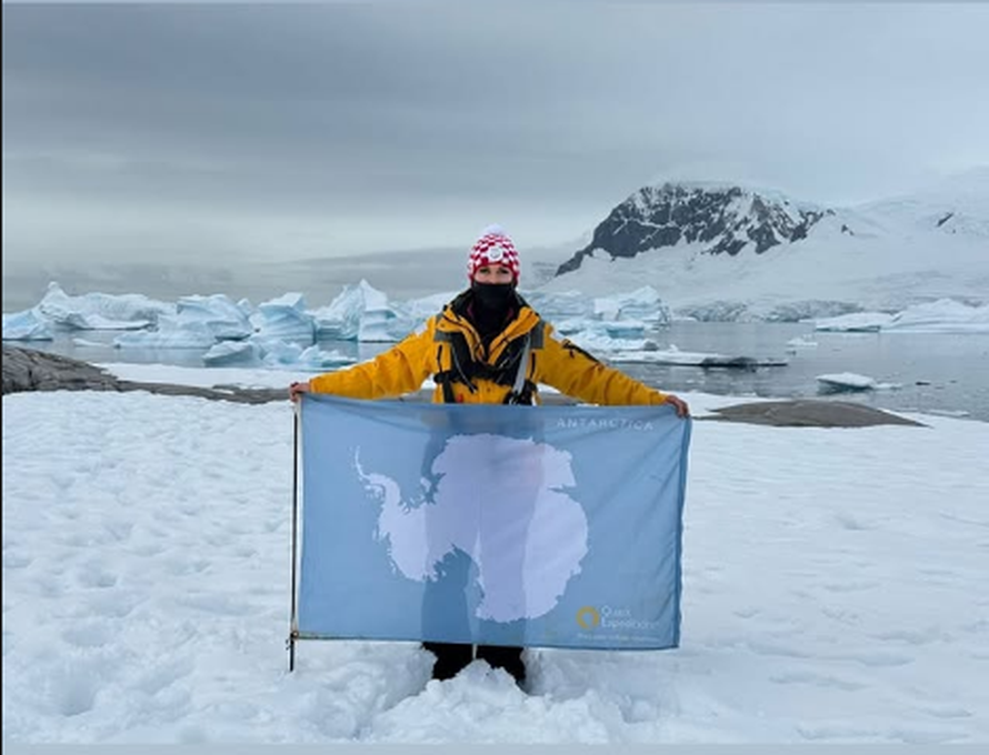 FOTO Kolinda se okupala na Antarktici, pogledajte skok u ledenu vodu: Jedan, dva, tri!
