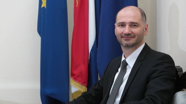 Vladin prijedlog o smjenama u diplomaciji je vrlo neodgovoran