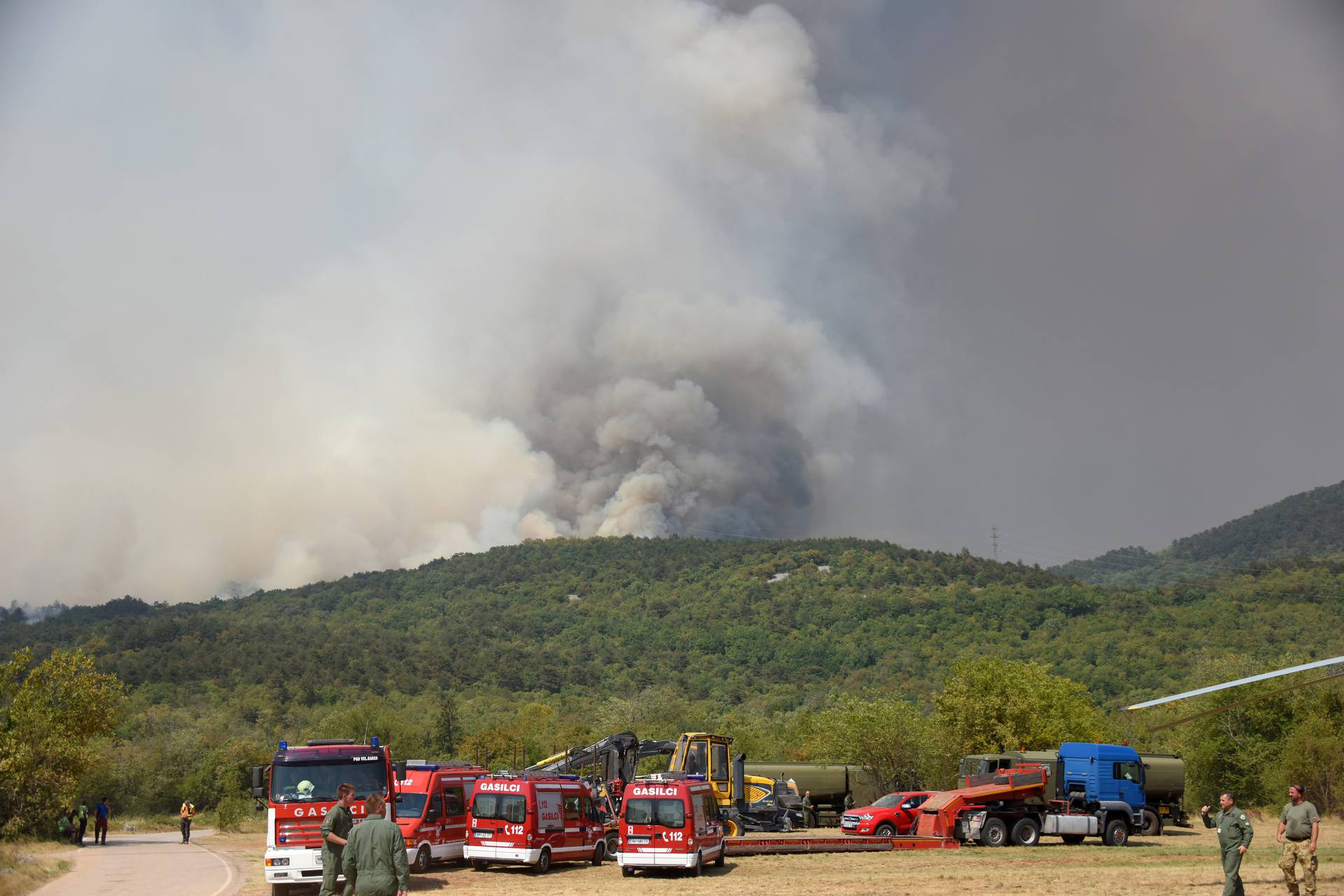 U slovenskom selu Lipa  u tijeku je  akcija gašenja požara