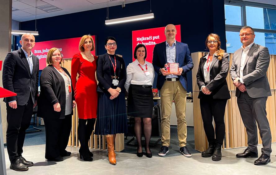 Najbolja poslovnica Addiko banke u Našicama uputila donaciju udruzi „Prijateljstvo”