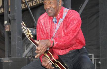 Chuck Berry se srušio dok je pjevao na koncertu u Chicagu