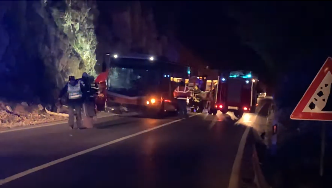 U Dubrovniku se sudarili auto i autobus, jedna žena ozlijeđena