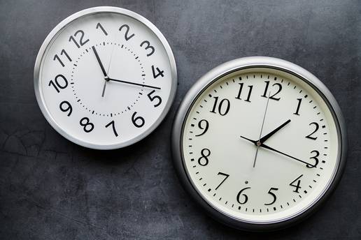 Uskoro opet pomičemo sat na zimsko računanje vremena! Evo kako lakše preživjeti promjenu