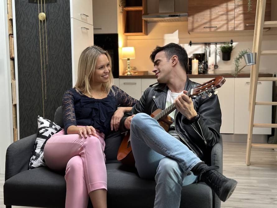 Mladi pjevač prisjetio se teškog djetinjstva: 'Učiteljica klavira me tukla, a majka ismijavala...'