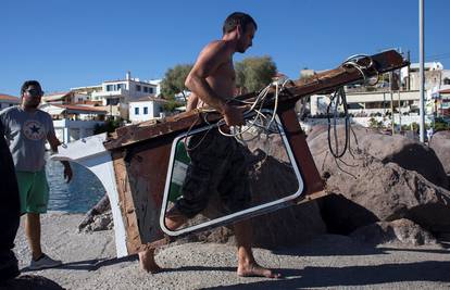 Gliserom se zaletio u turistički brod, poginulo četvero putnika